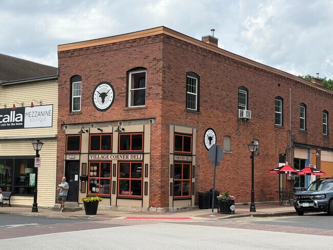 Building Photo - 2025 E 11th St