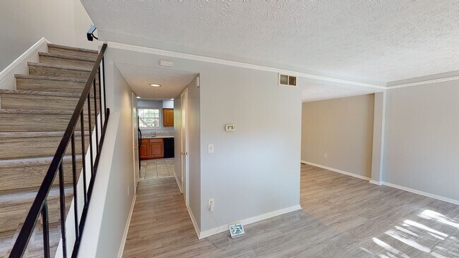 Building Photo - 30 Samantha Ct