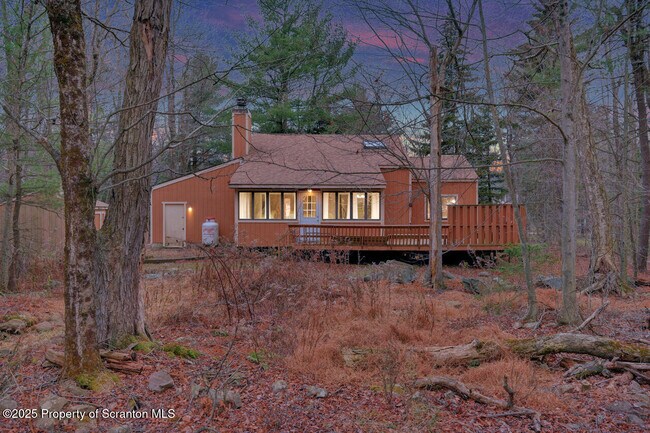 Foto del edificio - 300 Lake Rd