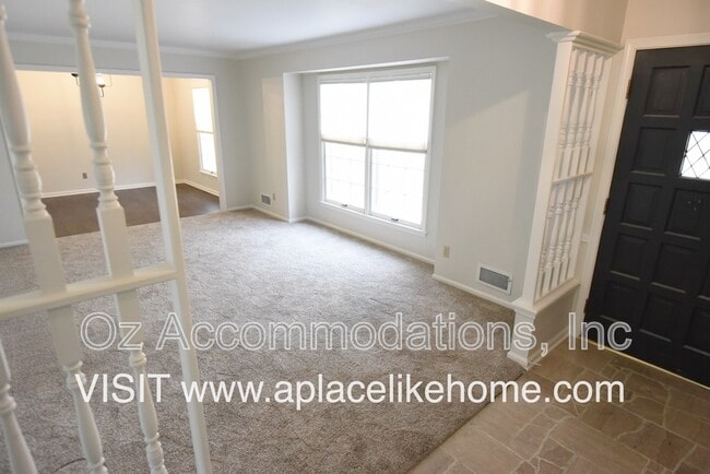 Building Photo - 9720 Roe Ave