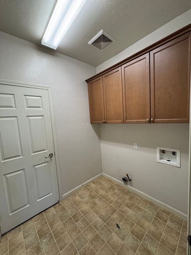 Foto del edificio - Lovely home available now!