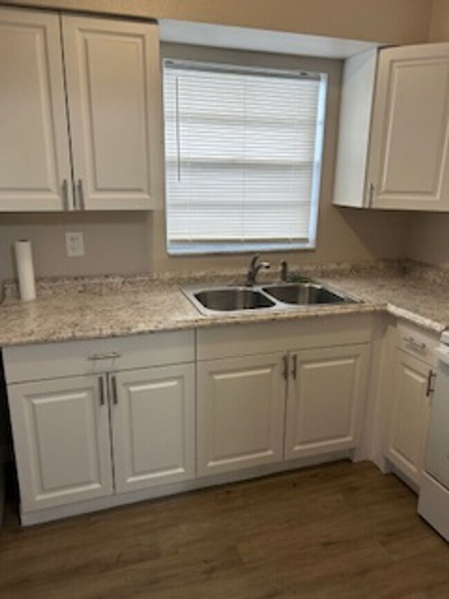 Building Photo - CARROLL DUPLEX