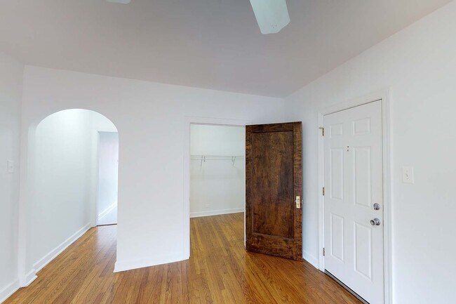 Comedor/Sala de estar - 4455 S. Greenwood Avenue