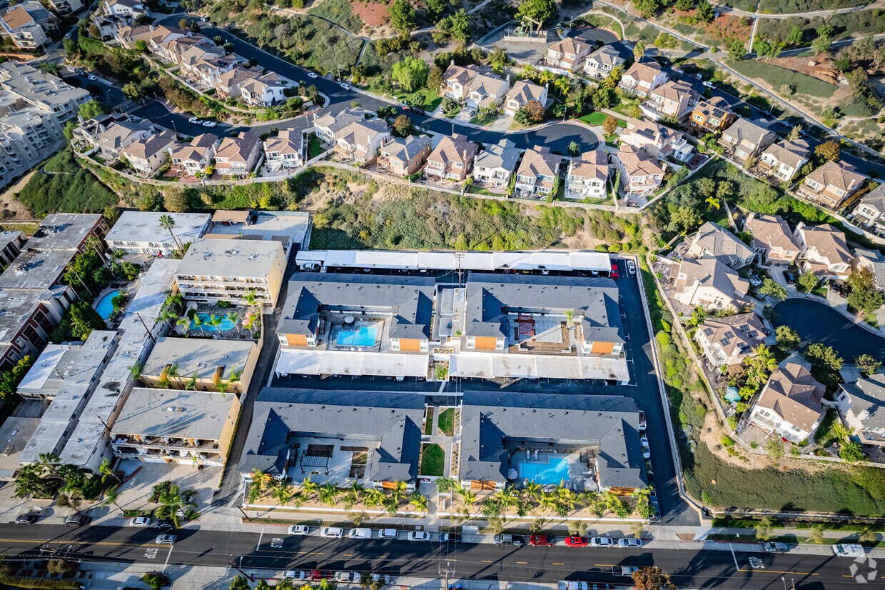 The Heights at Signal Hill Apartments in Signal Hill, CA Westside