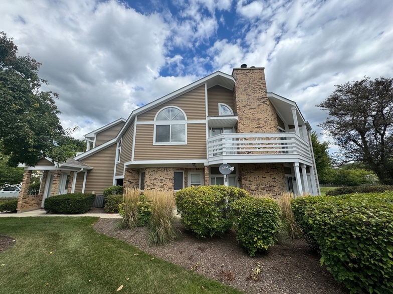 Primary Photo - 1193 Ranchview Ct