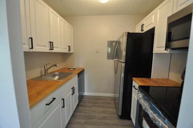 Building Photo - 1153 Lake Victoria Dr