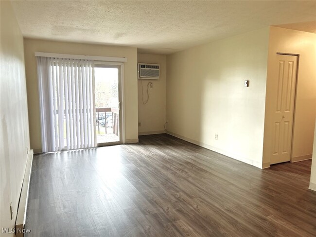 Foto del edificio - 200 Fernwood Rd