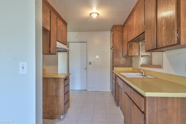 Building Photo - 3 br, 2 bath House - 1058 Sherman Dr