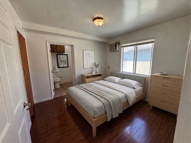 Foto del edificio - 1466 Silver Lake Blvd