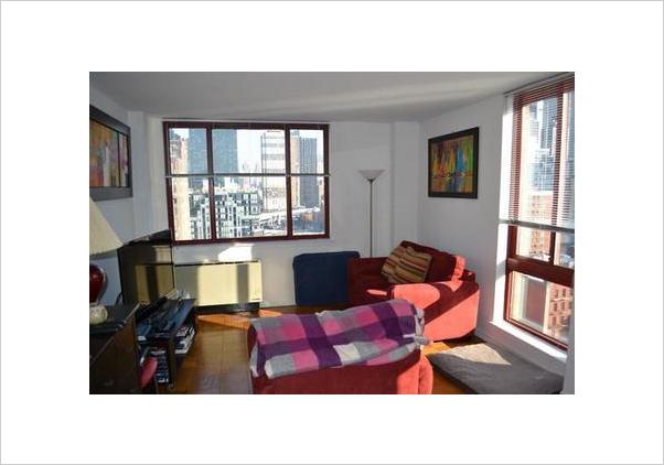 Foto principal - 454 W 35th St