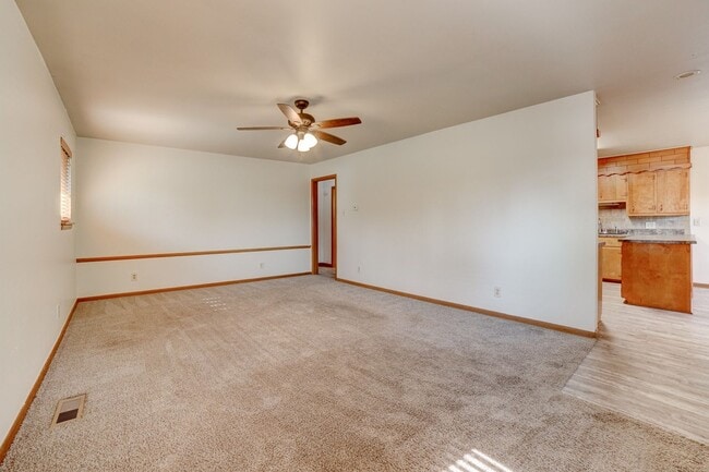 Building Photo - Beautiful 2BD/1BA next to River Parks / Co...