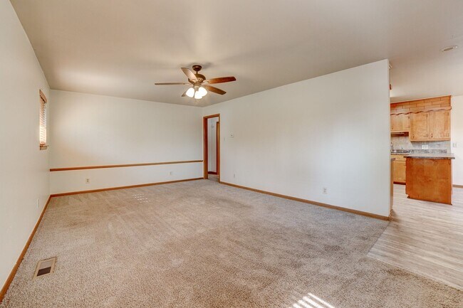 Foto del edificio - Beautiful 2BD/1BA next to River Parks / Co...