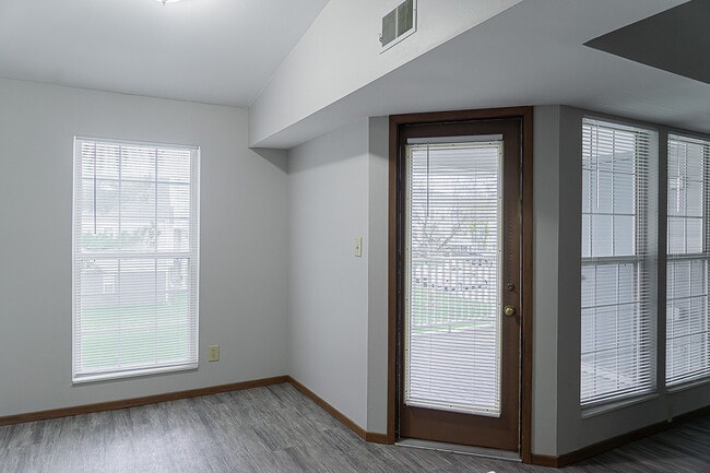 Marblehead - Living Room - Oxford Place Apartments