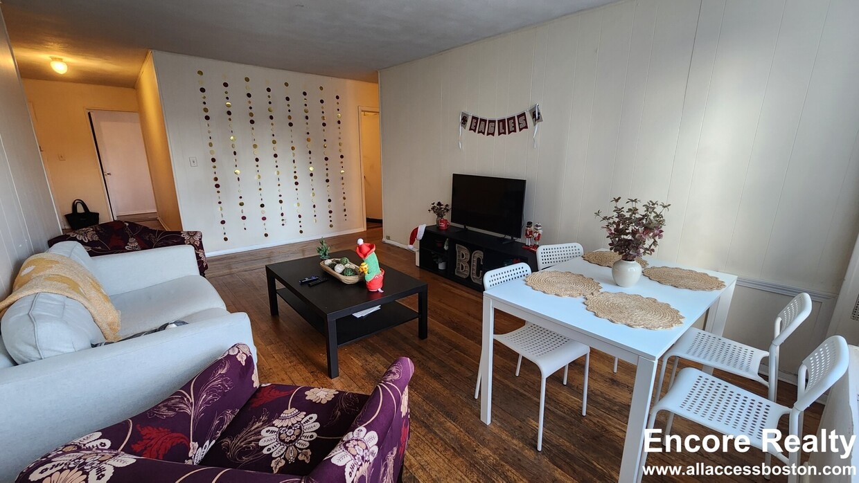 Foto principal - 1999 Commonwealth Ave