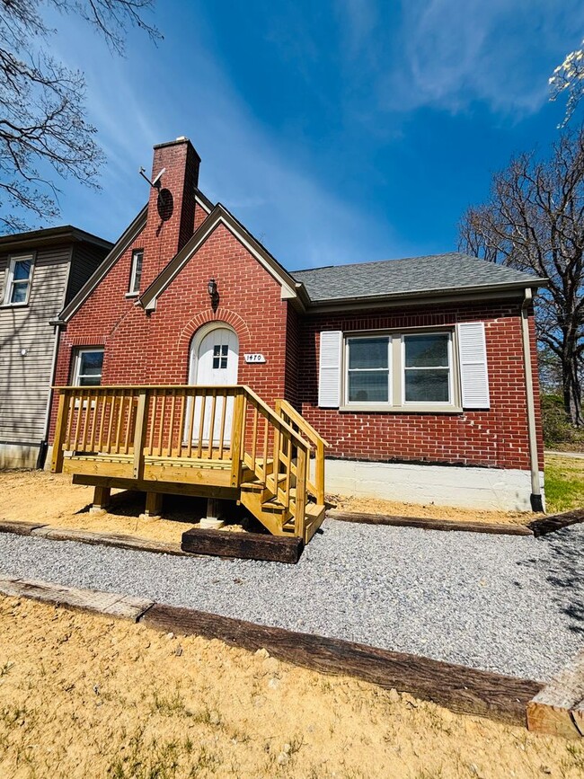 Building Photo - 1470 Roanoke St