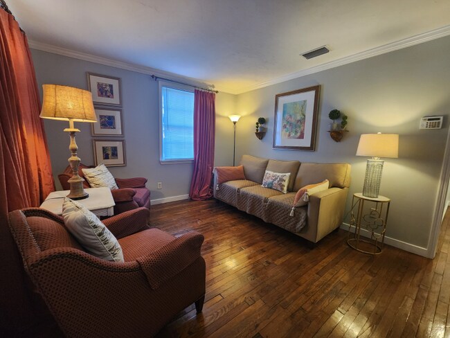 Foto del edificio - 1009 Caroline Ave