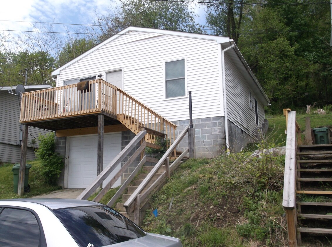 107 East End Ave, WV 26505 House Rental in WV