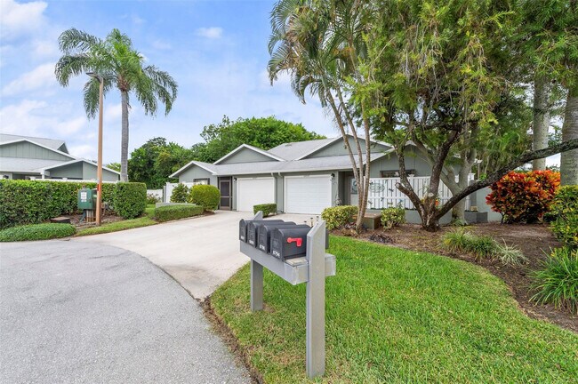 Foto del edificio - 6809 SE Yorktown Dr