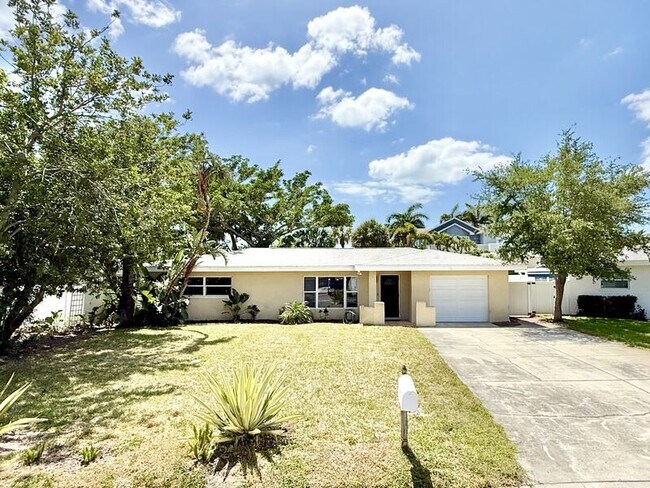 Foto del edificio - 6660 Bay St