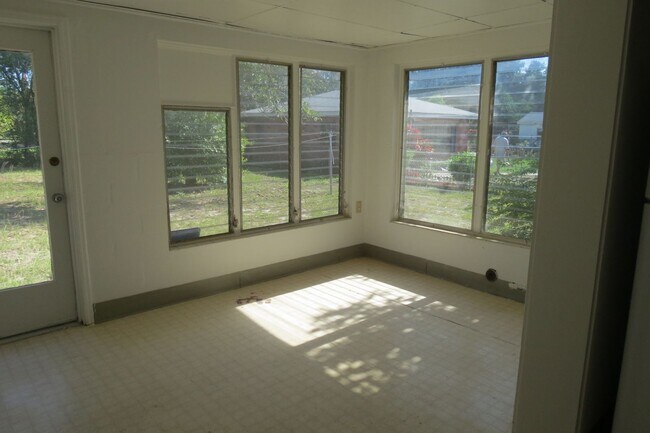 Foto del edificio - 503 Ave H SE