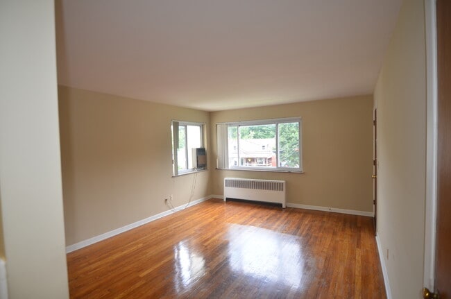 Building Photo - 4247 North Ave