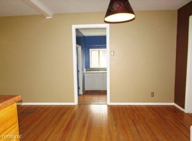 Building Photo - 3 br, 1.5 bath House - 1305 Camina Entrada