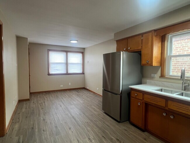 Foto del edificio - 6321 S Narragansett Ave