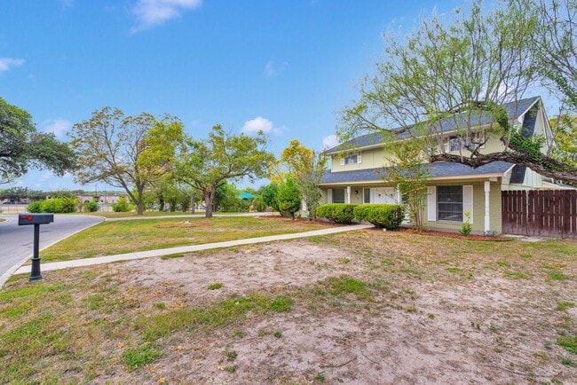 Building Photo - Two Story Rental in Castle Hills