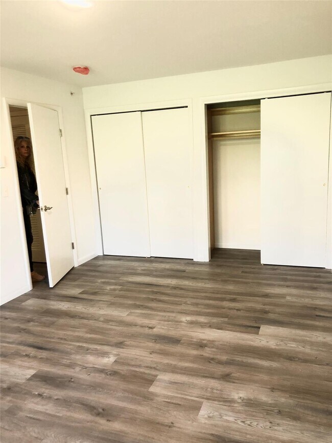 Building Photo - 483 Sierra Vista Ln