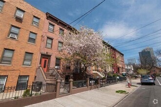 Building Photo - 212 5th St