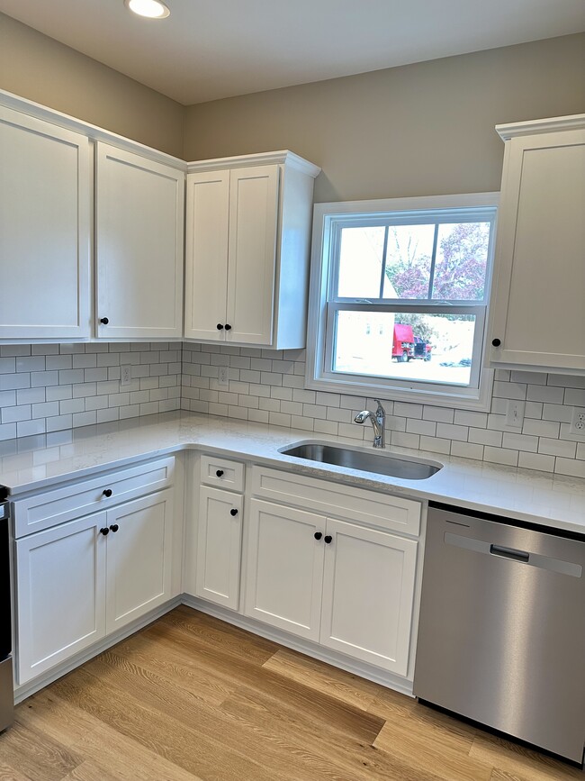 Foto del edificio - 1409 Brook Hill Dr