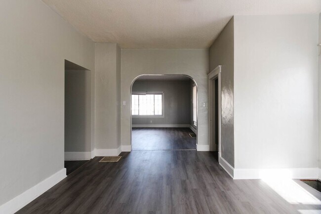 Building Photo - Spacious 4-Bedroom Home Near Ball State!