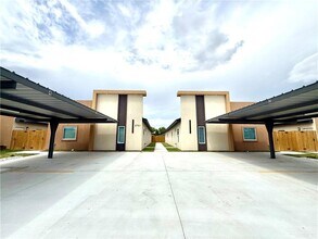 Building Photo - 11 West Dr