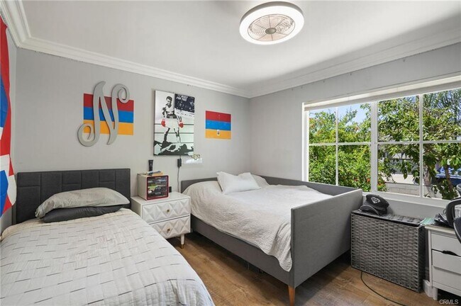 Foto del edificio - 11612 Swinton Ave