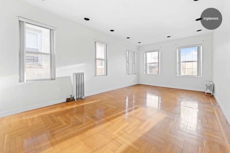 Foto principal - 125 West 227th Street