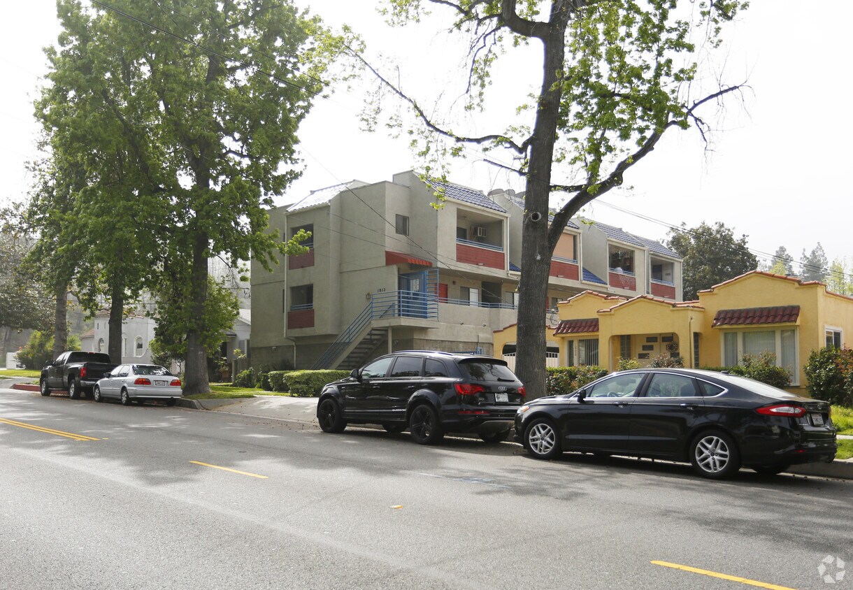 1812 E Glenoaks Blvd, Glendale, CA 91206 Apartments in Glendale, CA