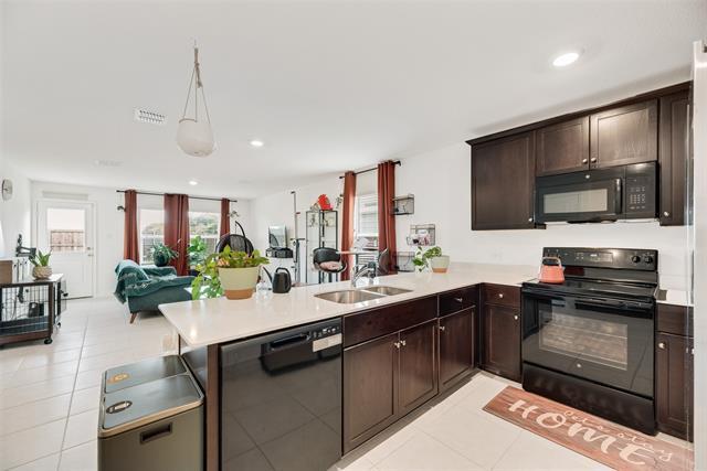 Foto del edificio - 5613 Rockrose Ln