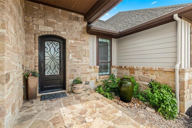 Building Photo - 670 Heather Hills Dr