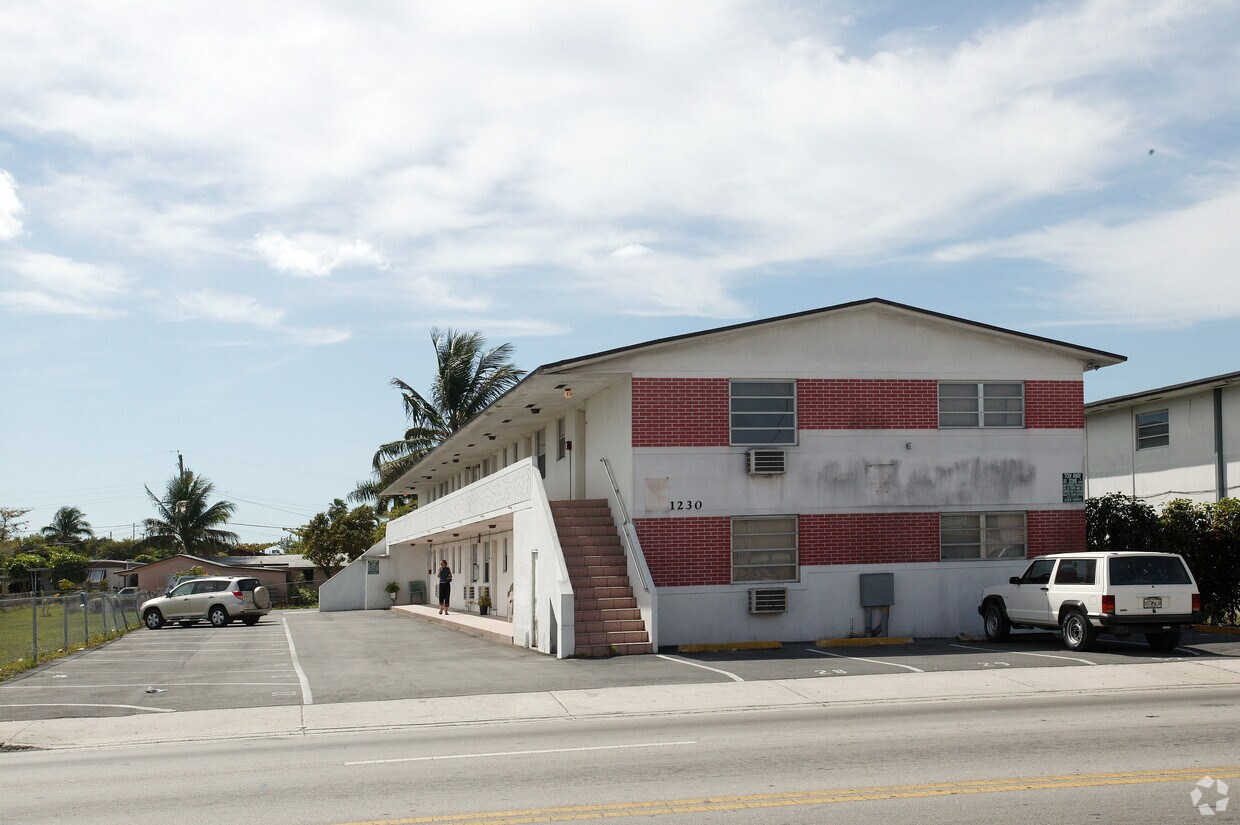 Building Photo - 1230 W 29th St