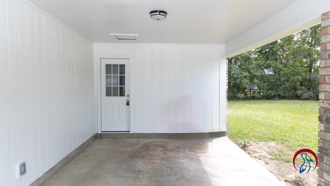 Building Photo - 105 Meadow Cir