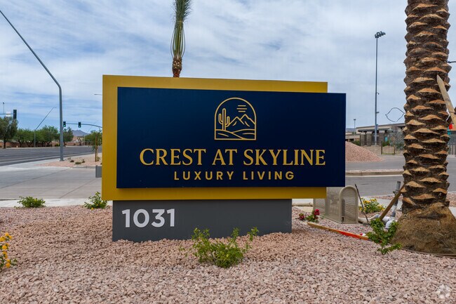Building Photo - The Crest at Skyline