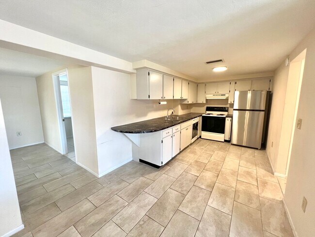 Building Photo - Updated 3BD/2BTH Home on Corner Lot