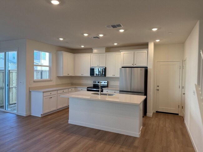Building Photo - 2914 Skyward Ln