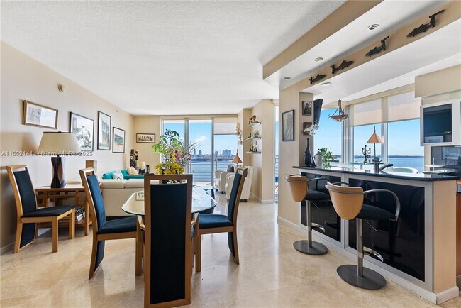 Foto del edificio - 335 S Biscayne Blvd