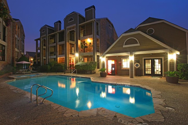 SHIMMERING SWIMMING POOL - Hidden Oaks Apartments