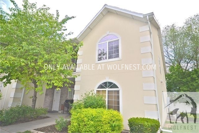 Building Photo - No Deposit Option! Beautiful 3 Bedroom Sal...