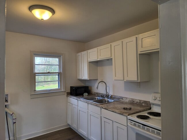 Building Photo - 2312 3rd St E