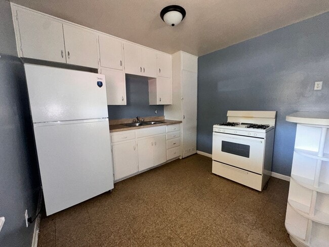 Building Photo - 611 McArthur Dr