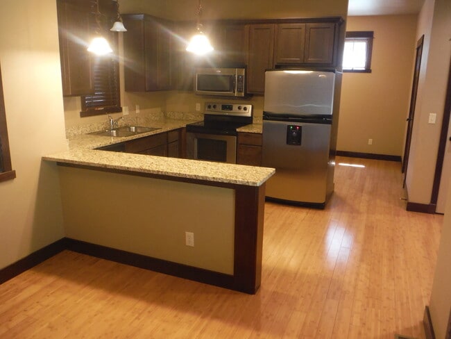 Building Photo - Gorgeous 3 Bedroom Condo- Across Street fr...