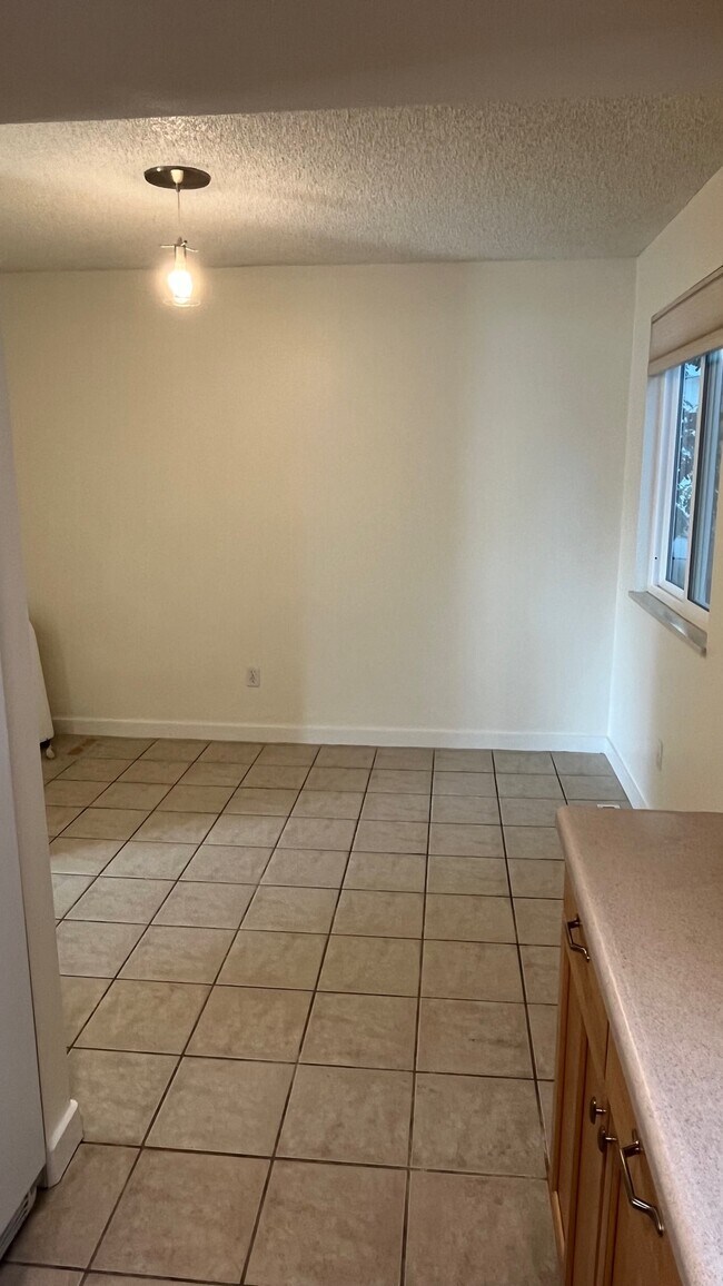 Dining area - 10489 Owens Cir
